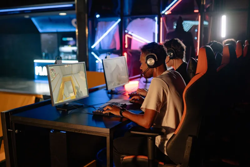 Lone Wolves Who Found Their Pack: How Solo Gamers Are Accidentally Falling in Love With Community